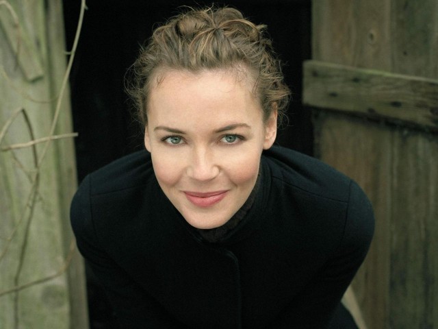 Connie Nielsen Fotoğrafı