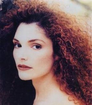 Mary Elizabeth Mastrantonio fotoğrafı