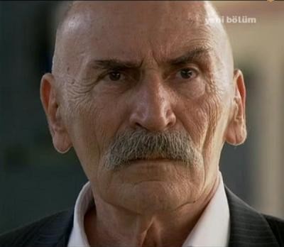 Tuncel Kurtiz fotoğrafı