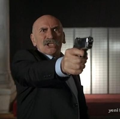 Tuncel Kurtiz fotoğrafı