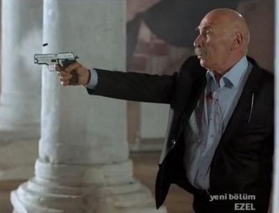 Tuncel Kurtiz fotoğrafı