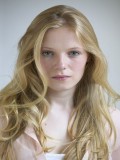 Emma Bell fotoğrafı