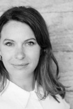 Juliet Cowan fotoğrafı