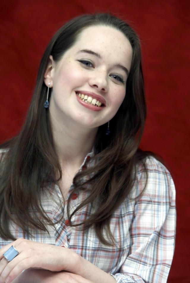 Anna Popplewell Fotoğrafı