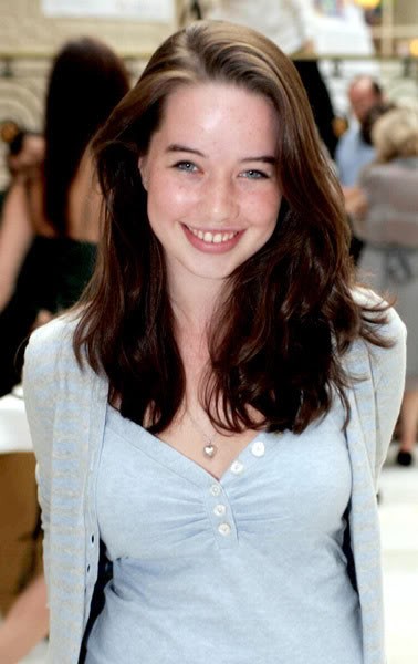 Anna Popplewell Fotoğrafı