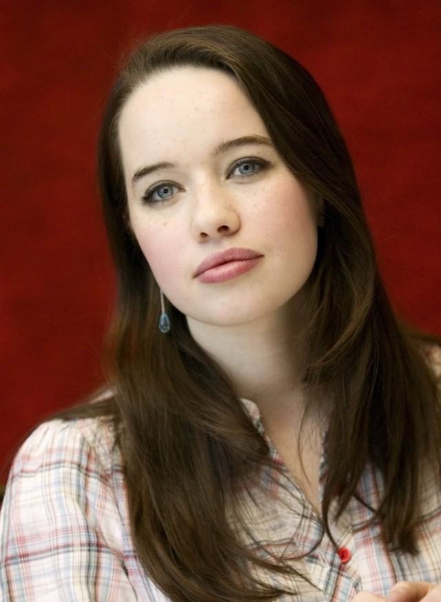 Anna Popplewell Fotoğrafı