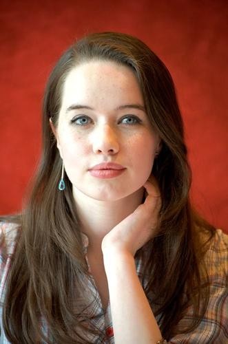 Anna Popplewell Fotoğrafı