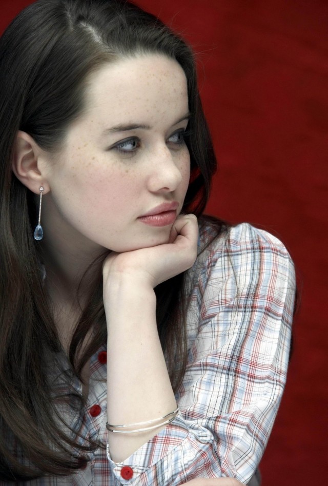Anna Popplewell Fotoğrafı