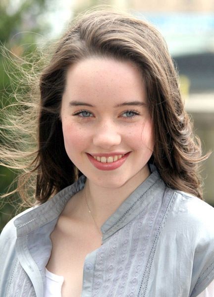 Anna Popplewell Fotoğrafı