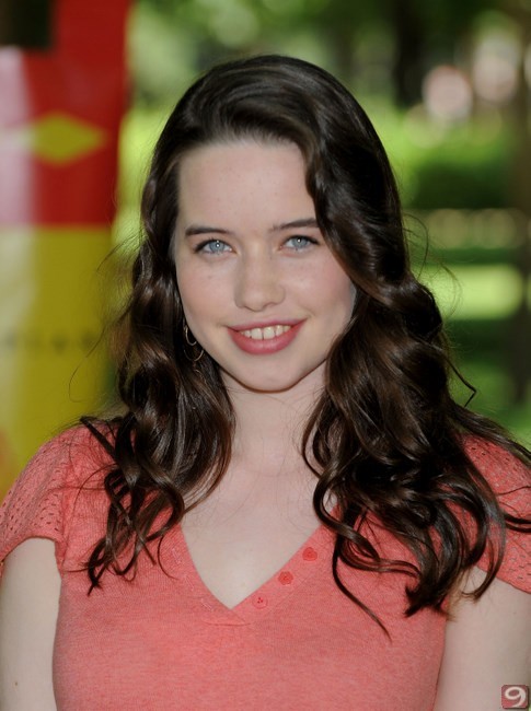 Anna Popplewell Fotoğrafı