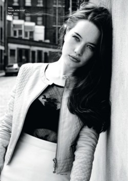 Anna Popplewell Fotoğrafı