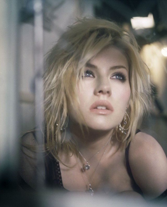Elisha Cuthbert Fotoğrafı