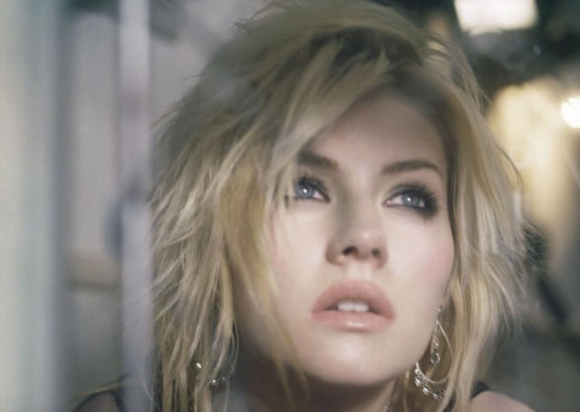 Elisha Cuthbert Fotoğrafı