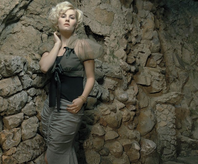 Elisha Cuthbert Fotoğrafı