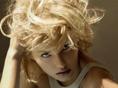 Elisha Cuthbert Fotoğrafı