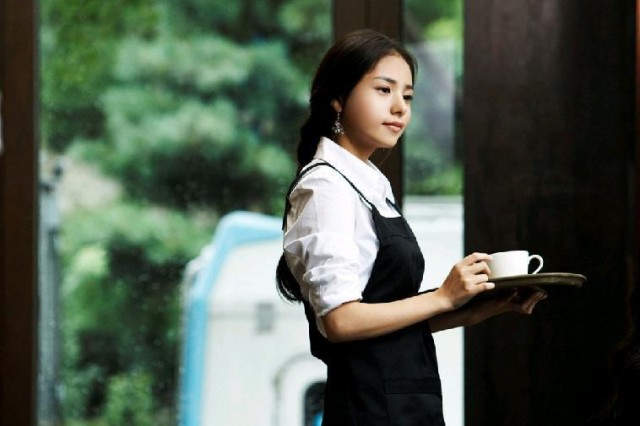 Min Hyo-rin Fotoğrafı