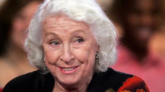 Danielle Darrieux fotoğrafı