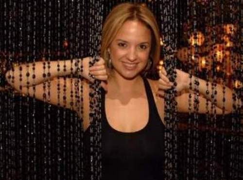 Ayşe Özyılmazel Fotoğrafı