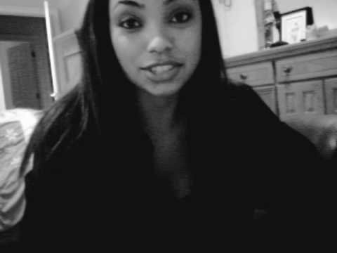 Logan Browning Fotoğrafı