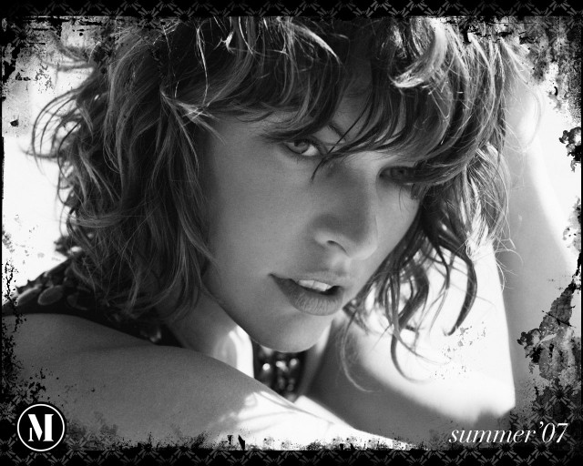 Milla Jovovich Fotoğrafı