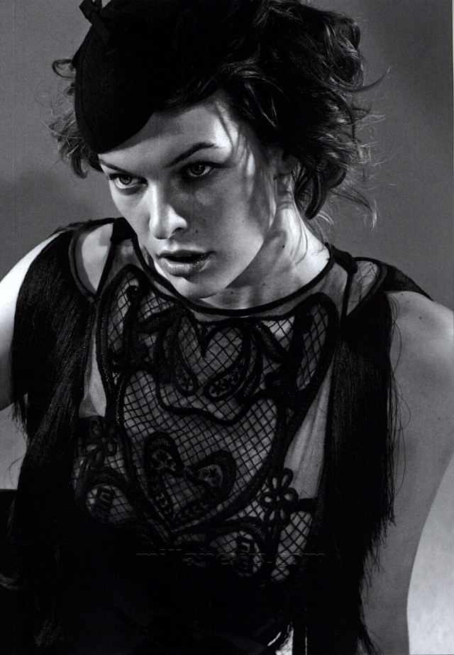Milla Jovovich Fotoğrafı