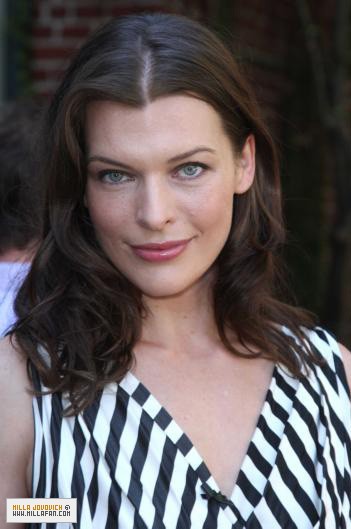 Milla Jovovich Fotoğrafı