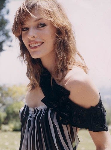 Milla Jovovich Fotoğrafı