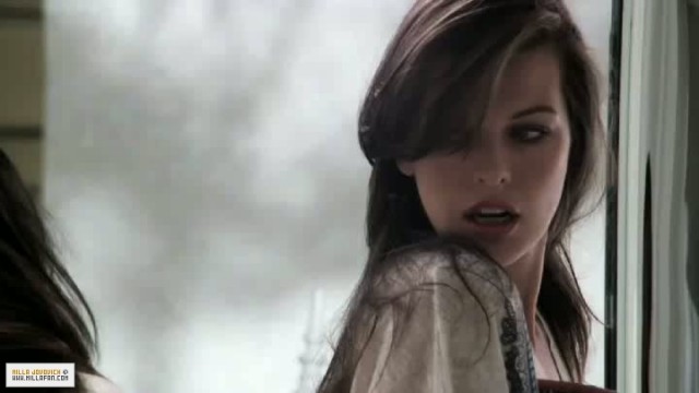 Milla Jovovich Fotoğrafı