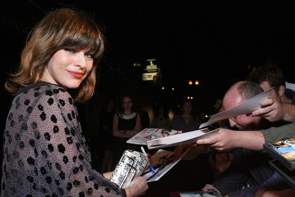 Milla Jovovich Fotoğrafı