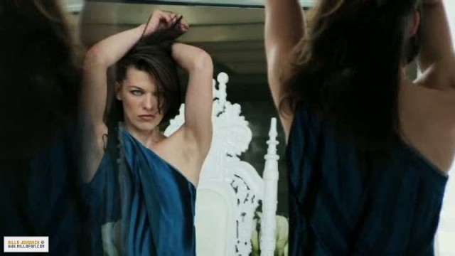 Milla Jovovich Fotoğrafı
