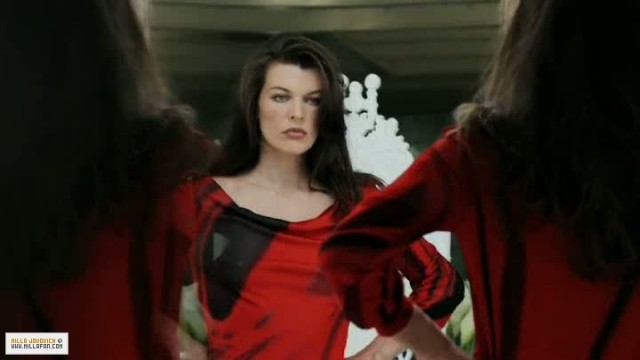 Milla Jovovich Fotoğrafı