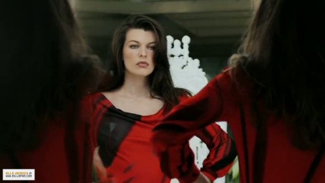 Milla Jovovich Fotoğrafı