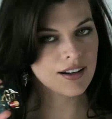 Milla Jovovich Fotoğrafı