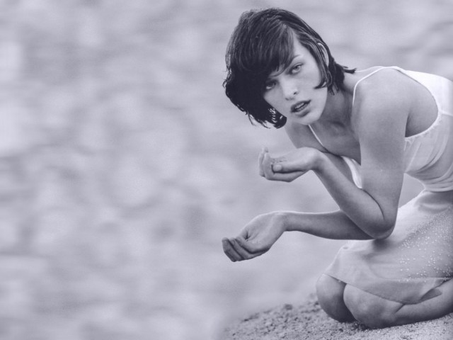 Milla Jovovich Fotoğrafı