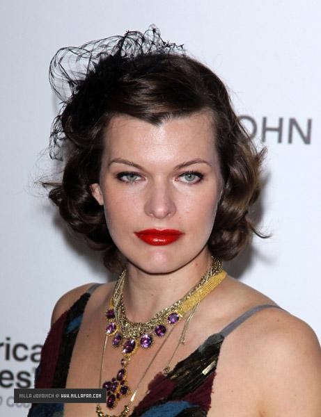 Milla Jovovich Fotoğrafı