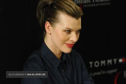Milla Jovovich Fotoğrafı
