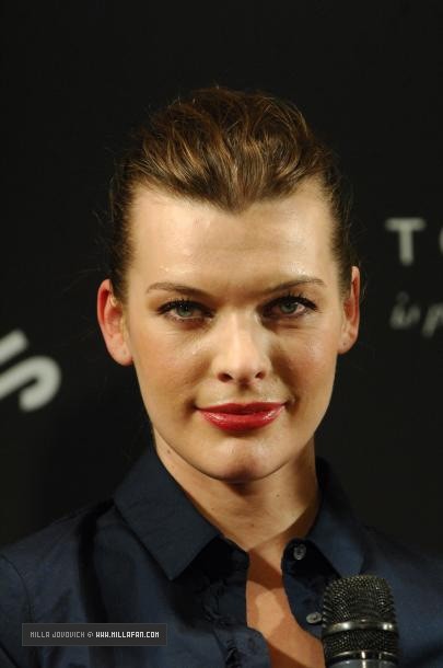 Milla Jovovich Fotoğrafı