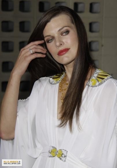 Milla Jovovich Fotoğrafı