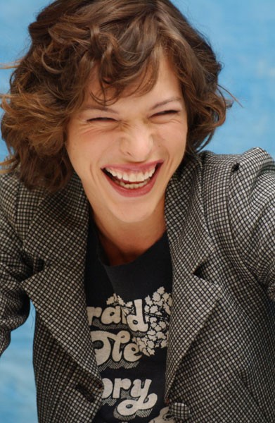Milla Jovovich Fotoğrafı