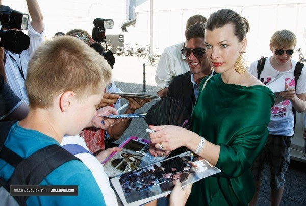 Milla Jovovich Fotoğrafı