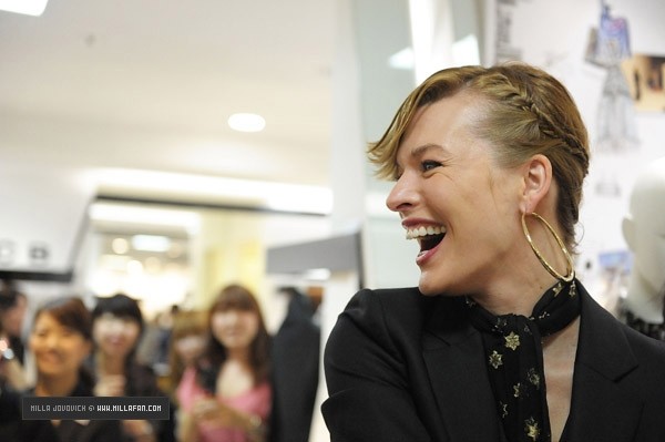 Milla Jovovich Fotoğrafı