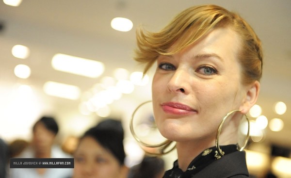 Milla Jovovich Fotoğrafı