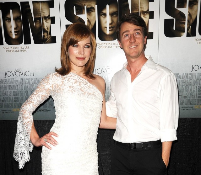 Milla Jovovich Fotoğrafı