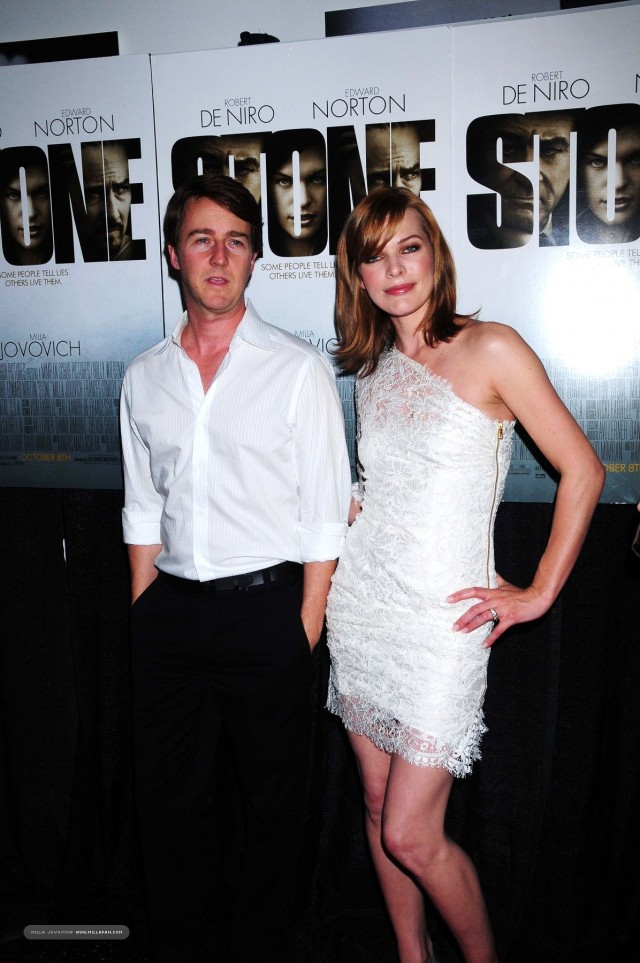 Milla Jovovich Fotoğrafı