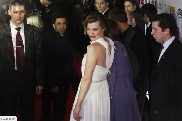 Milla Jovovich Fotoğrafı