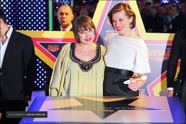 Milla Jovovich Fotoğrafı