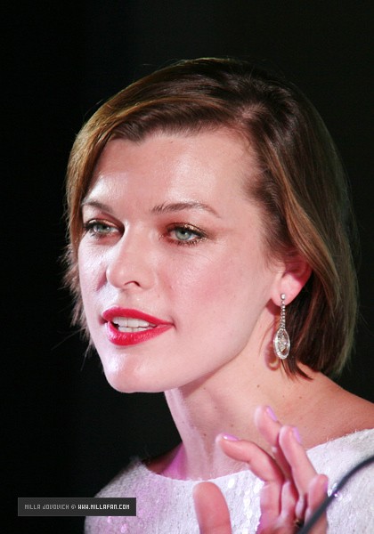 Milla Jovovich Fotoğrafı