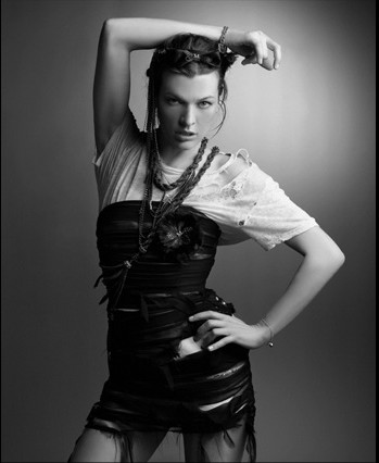 Milla Jovovich Fotoğrafı