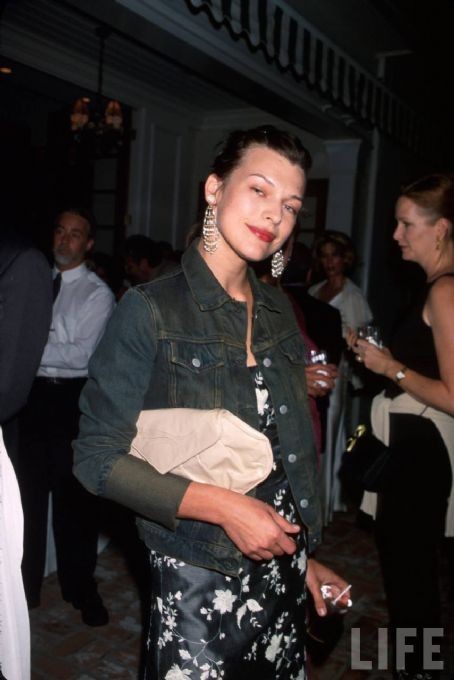 Milla Jovovich Fotoğrafı