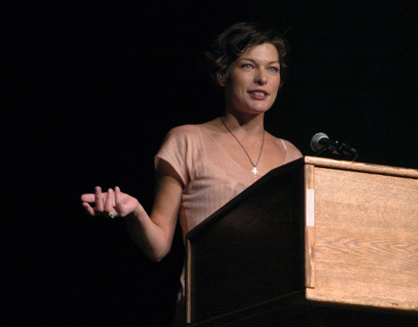 Milla Jovovich Fotoğrafı